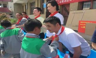 建設(shè)希望小學(xué)，參與青少年公益活動