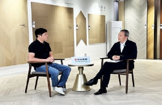大咖品鑒 行業(yè)堅守|王石再次蒞臨世友地板總部，探尋2024世友新品背后奧秘